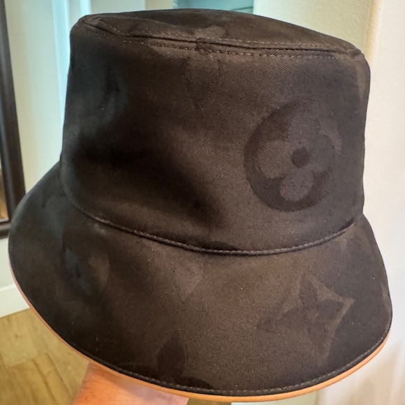LOUIS VUITTON Bucket Hat Daily Glam Black Beige M7164M MED - Picture 1 of 13